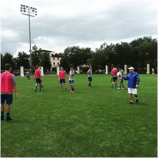 Maxi Mucke in Action beim College Soccer in den USA