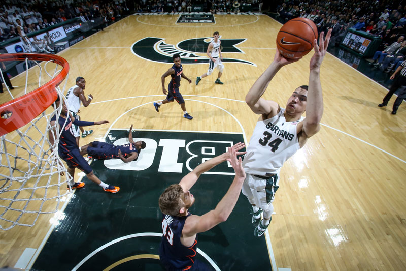 College Sport als Sprungbrett für eine Basketball Karriere mit Monaco Sportstipendium