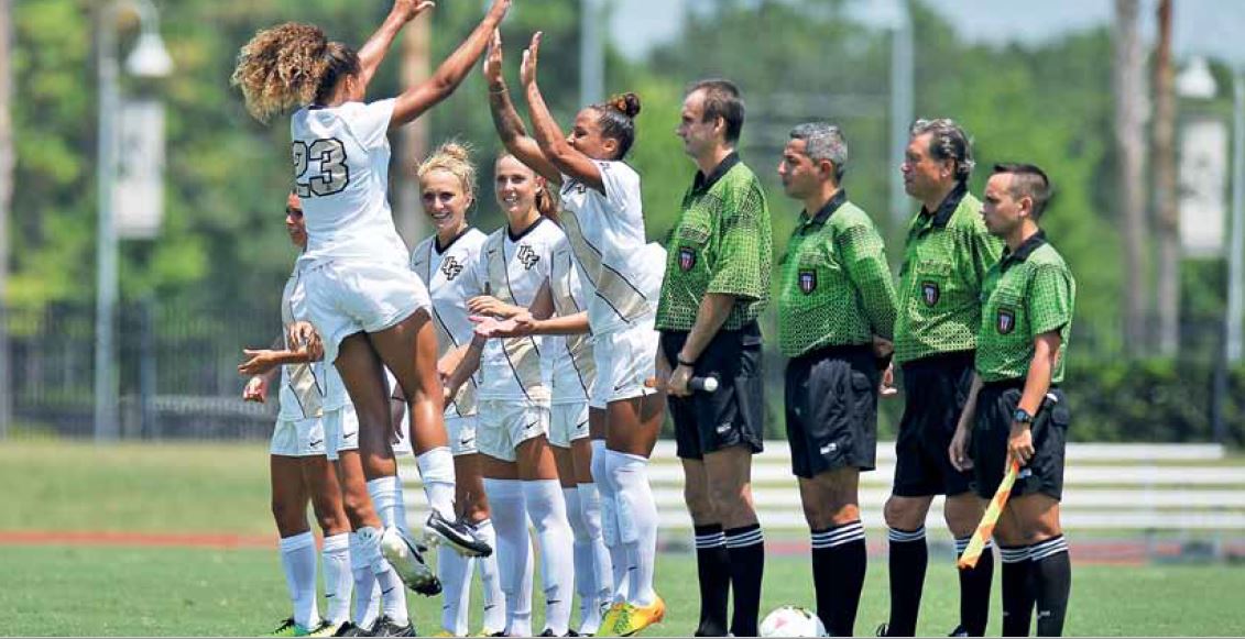 Mit dem UCF Women’s Soccer Team erreichte Heinze (3. v.l.) das Achtelfinale der National Collegiate Athletic Association (NCAA).